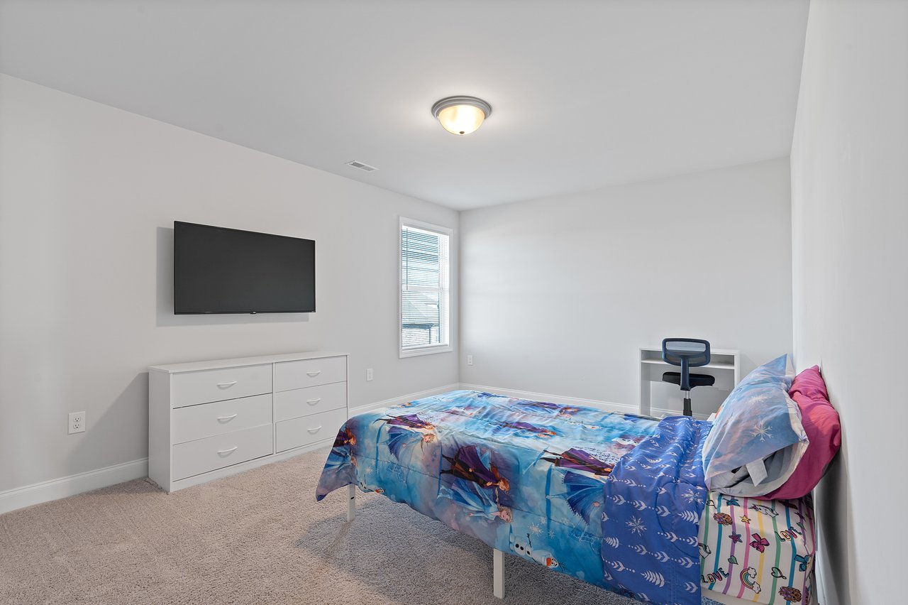 Modern Luxury Meets Spacious Comfort – 5BR/3BA Home
