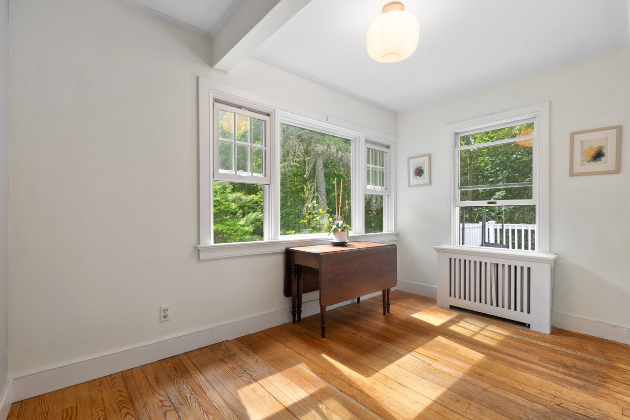 65 Laurelton Road