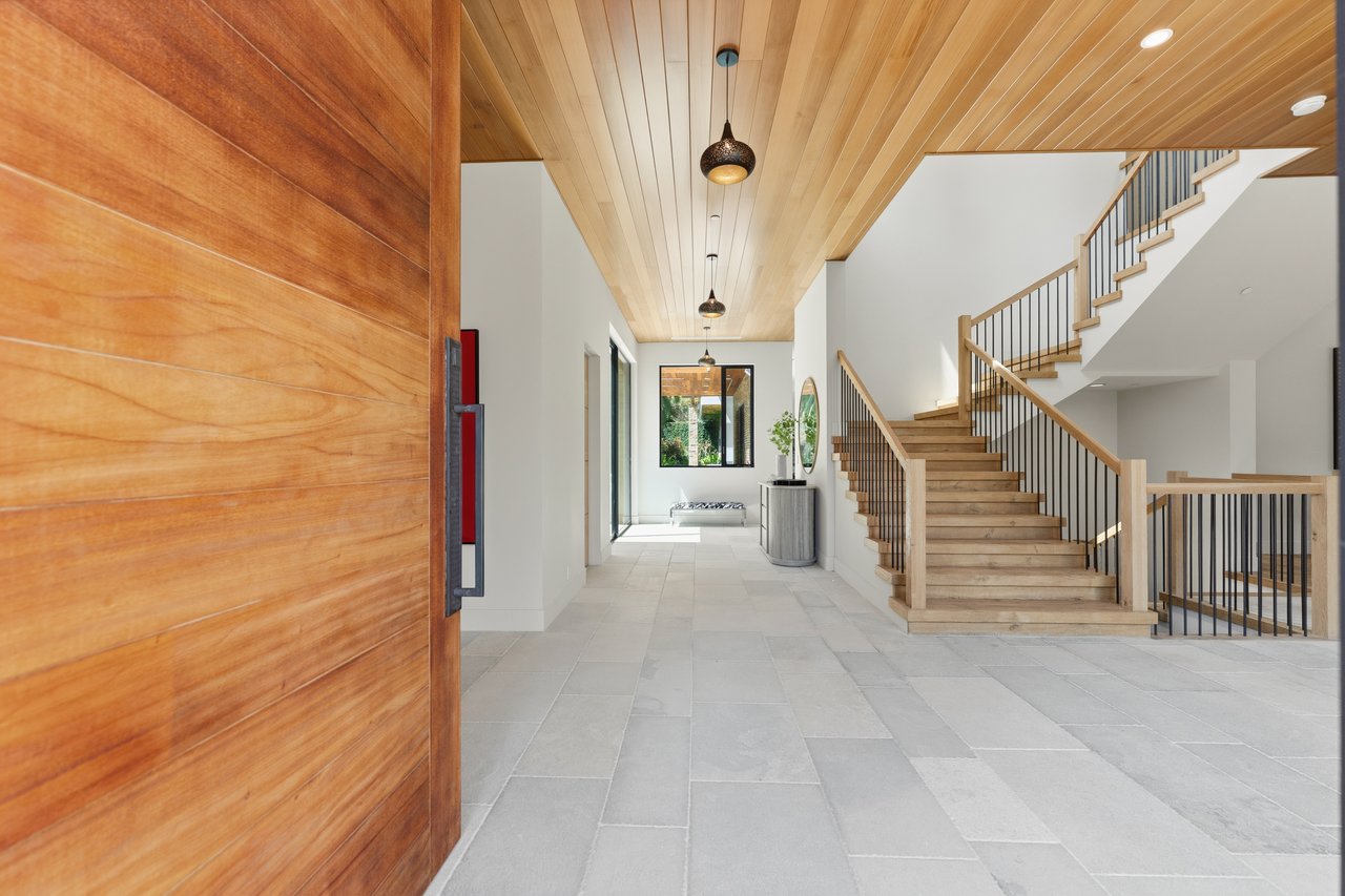 Bowmont Dr, 90210
