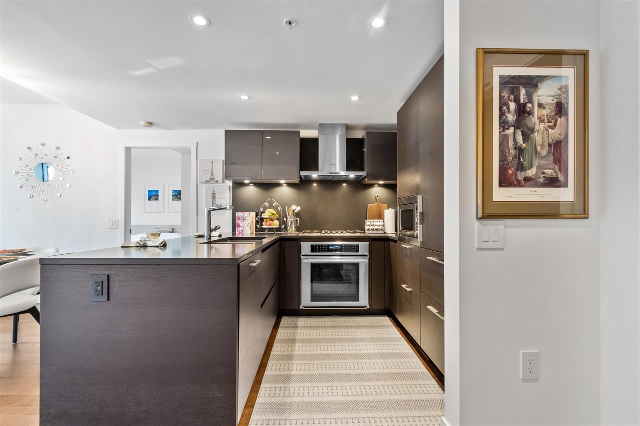 602-1561 W 57th Ave