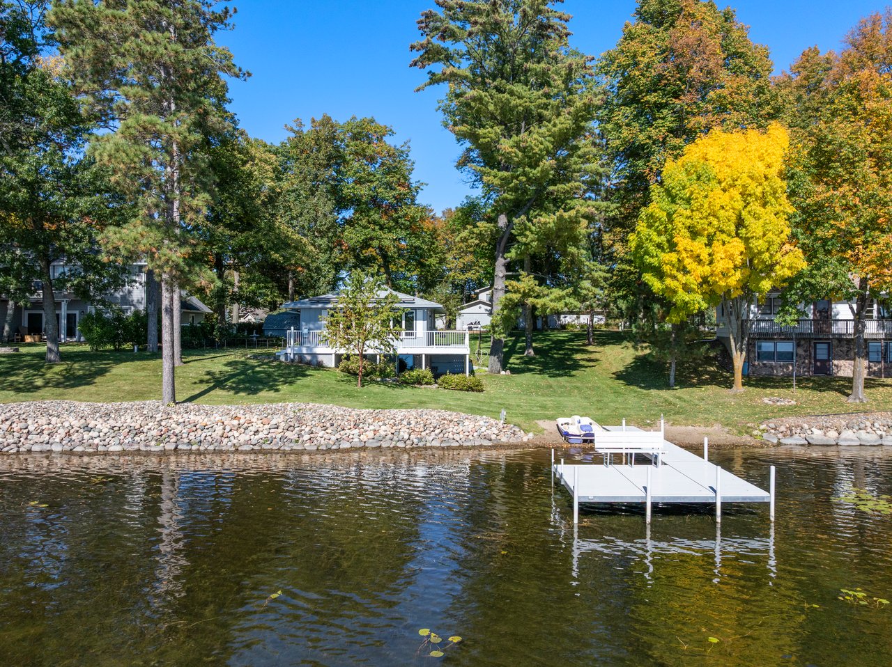 Charming, Southfacing Cabin with Sandy Beach on the Whitefish Chain