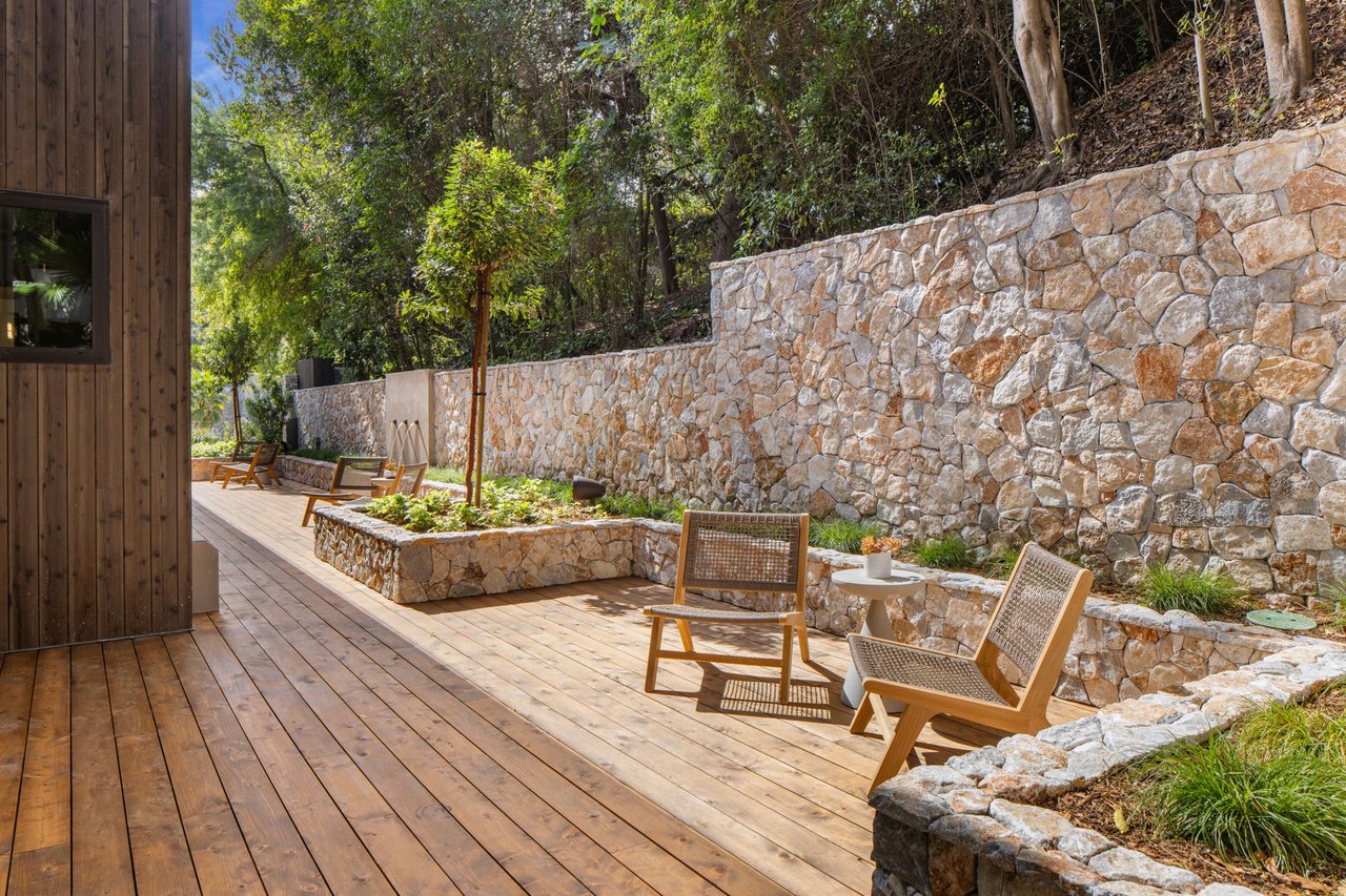 Stonecrest Lodge in Studio City 