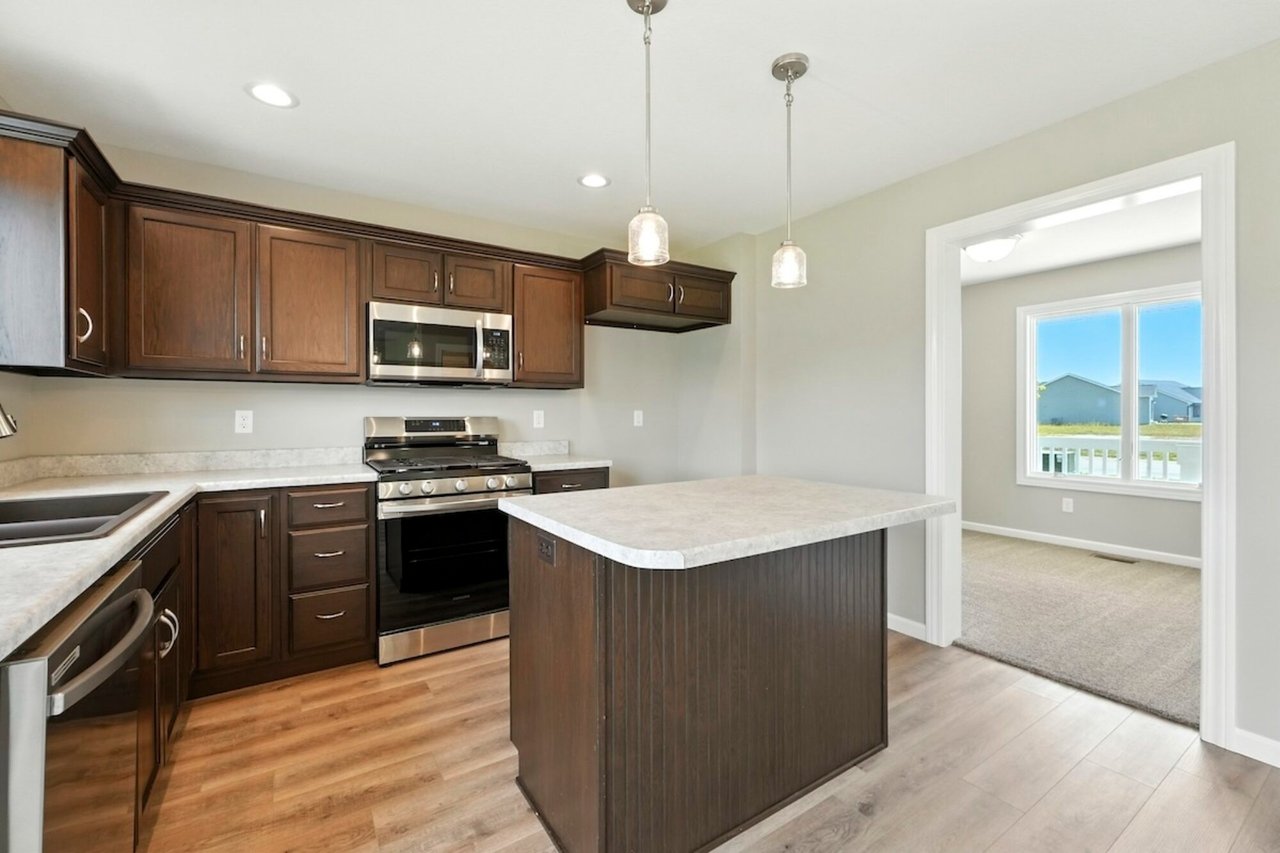 885 Zenos Blvd