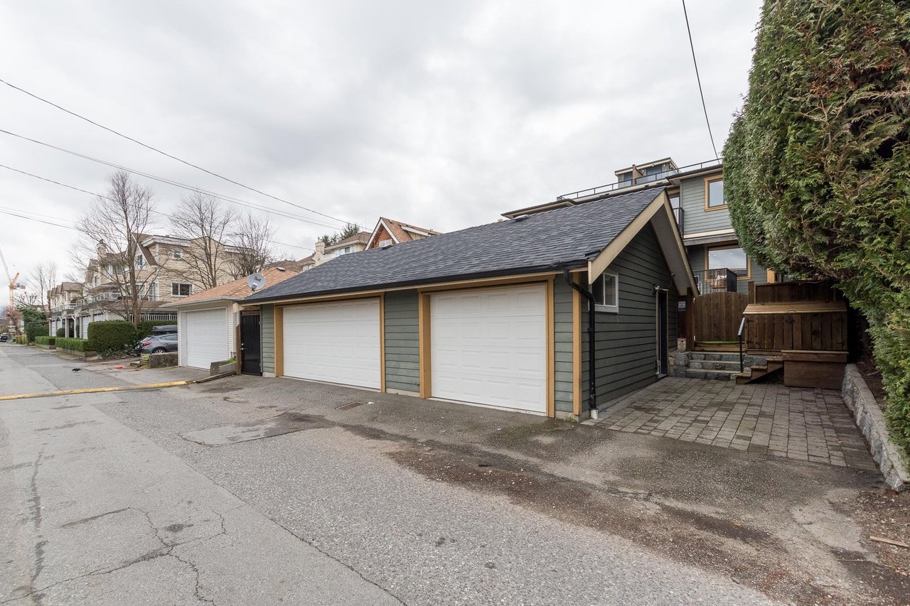 269 E 4th St
