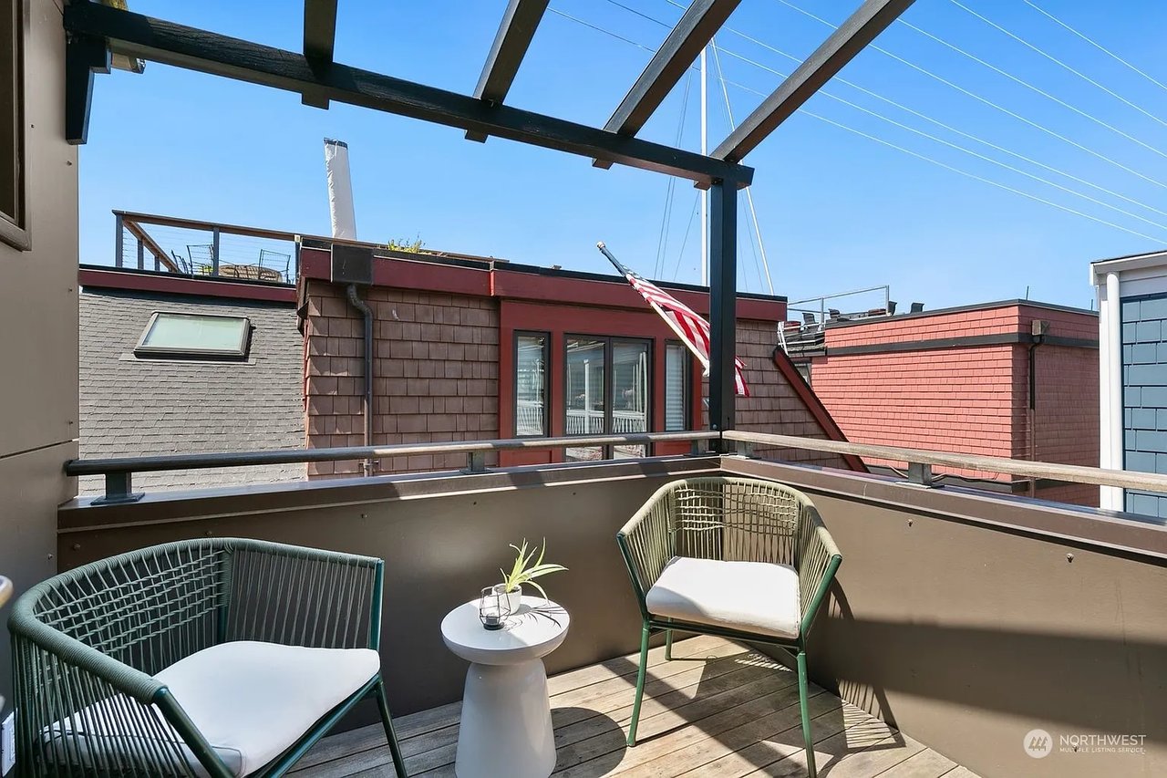 2600 Fairview Ave E #17