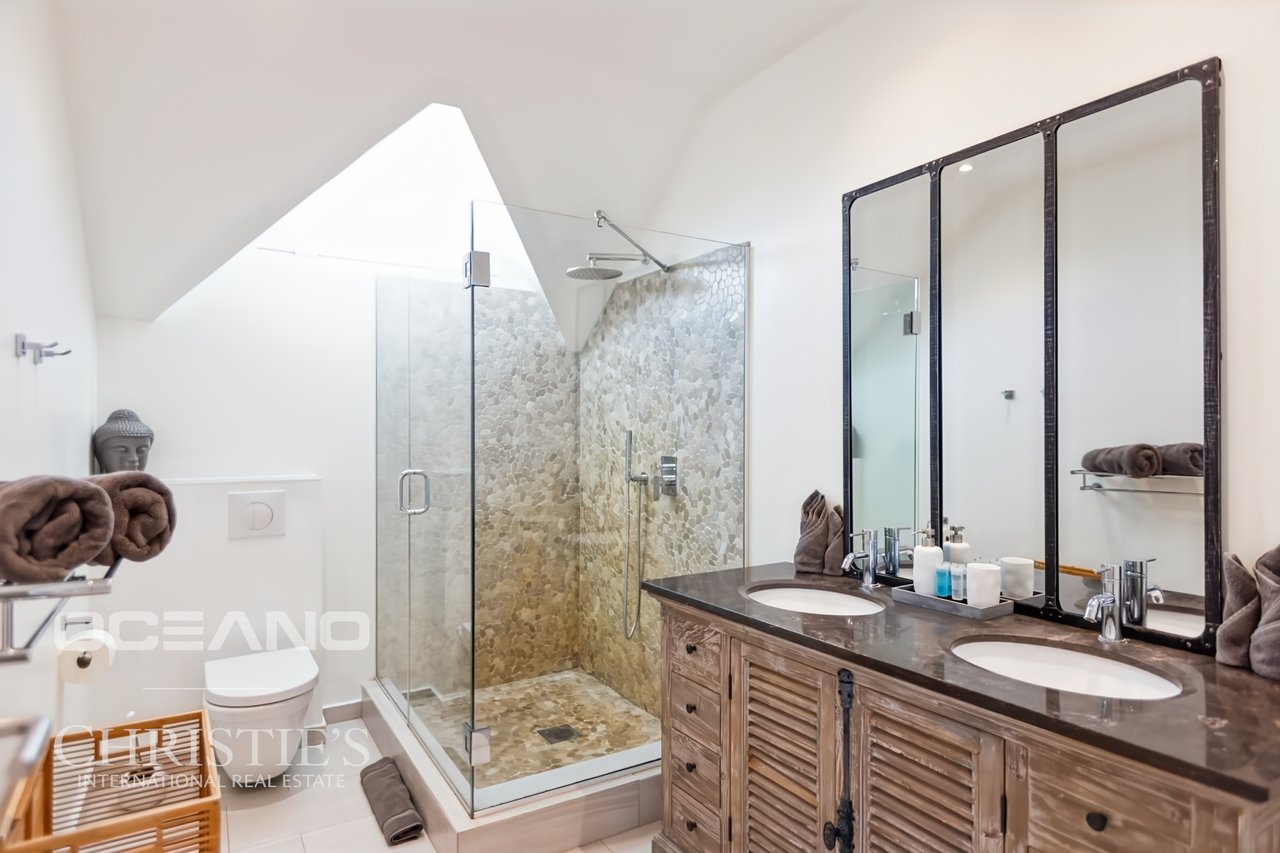 A Rare Property in the Heart of Terres Basses