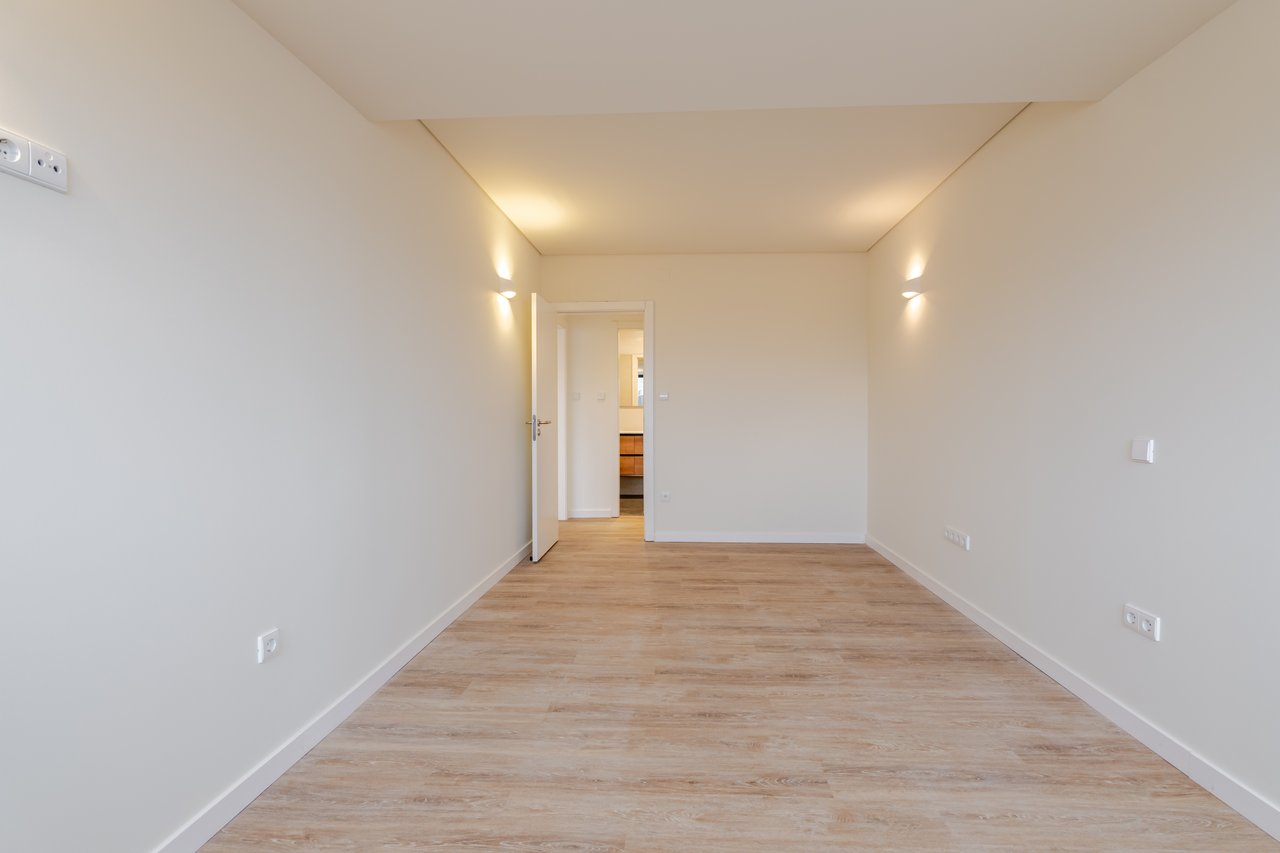 Renovated 3-Bedroom Apartment with 2 Bathrooms and Lift in Bonfim, Porto