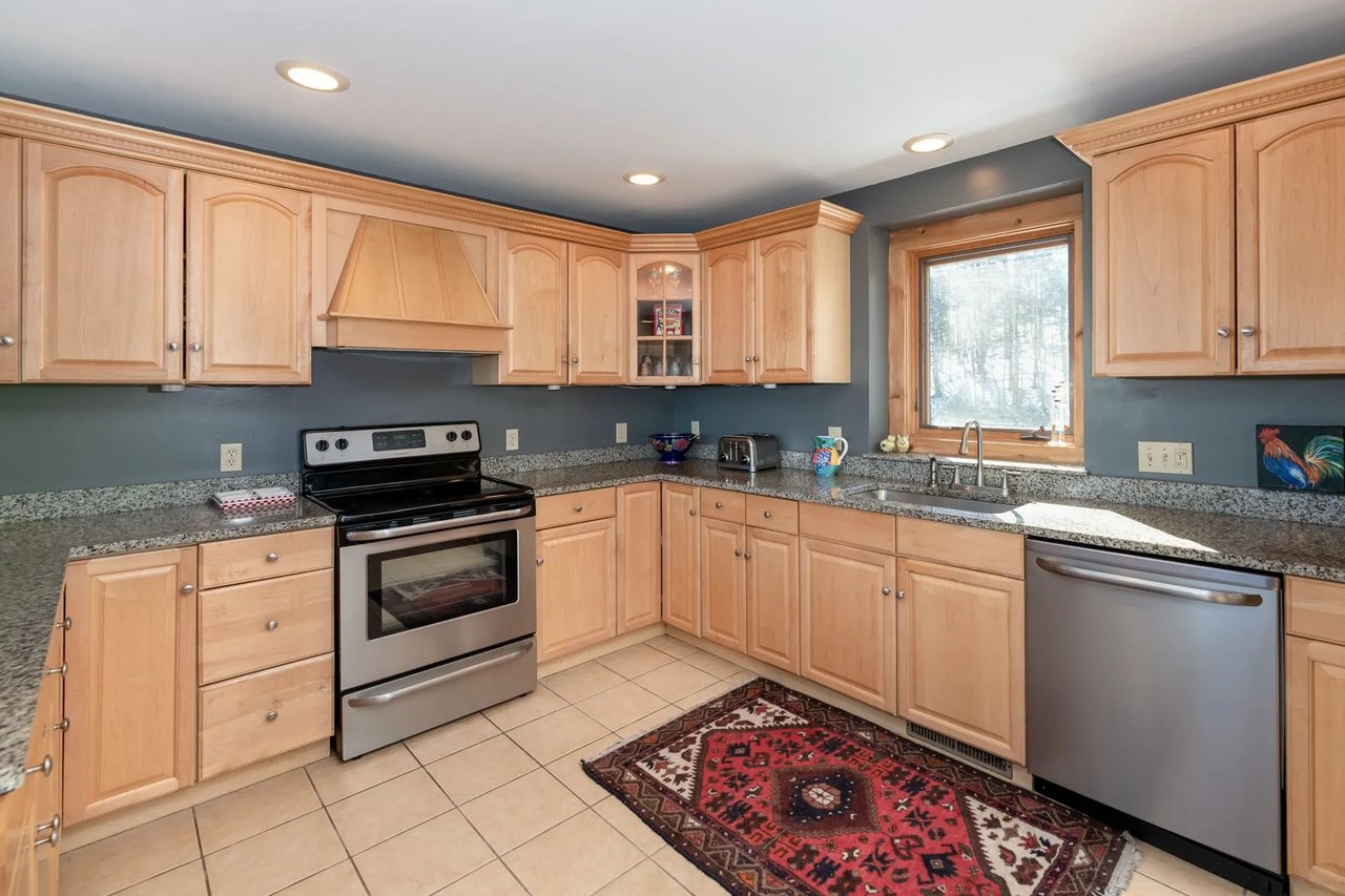 83 Mountain Vista Dr