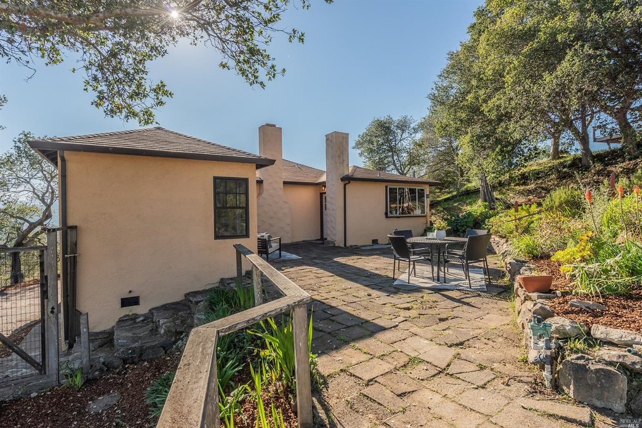 50 Oakwood Ct