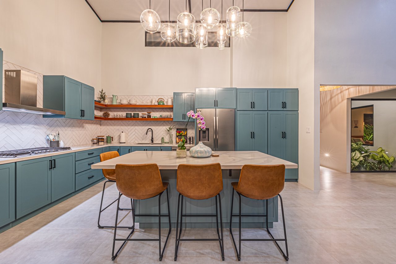 Contemporary Mountain View Villa – 5 Minutes to Playa Dominical