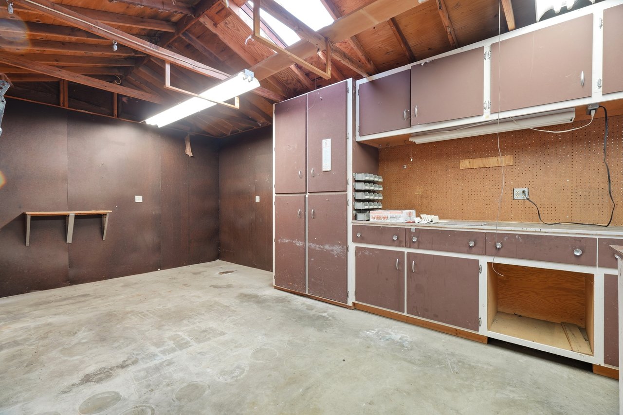 1554 Queenstown Court