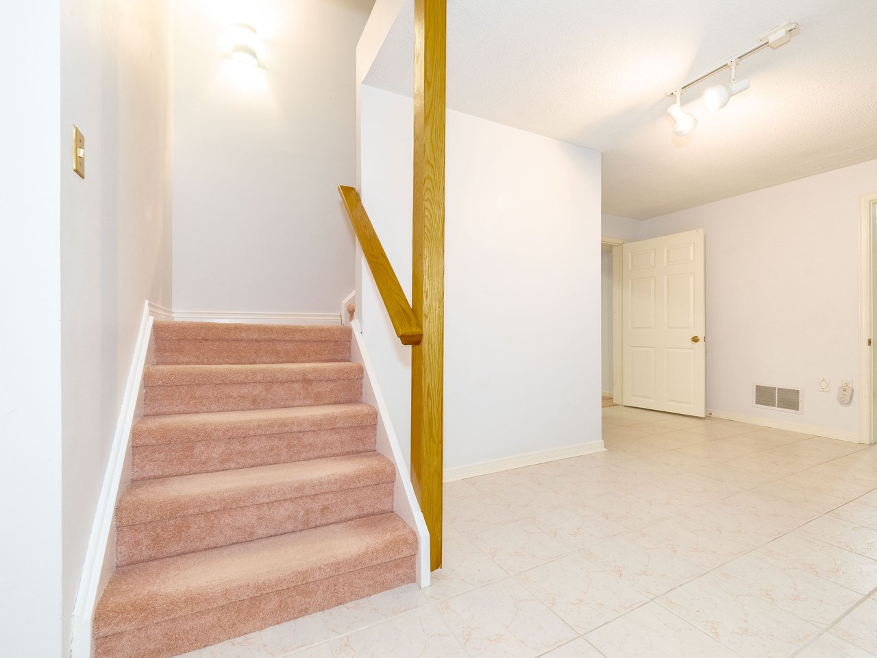 18 Whitman St