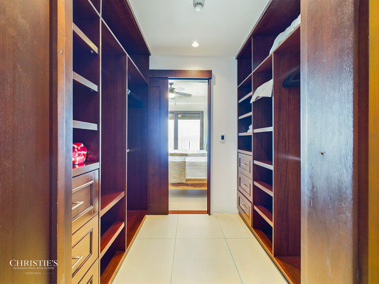 360 - 310 Splendor Penthouse