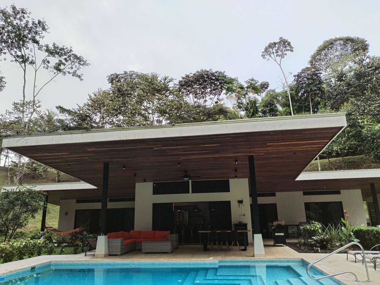 Villa Shanti: Luxurious 3-Bedroom Jungle Home in Ojochal, Costa Rica