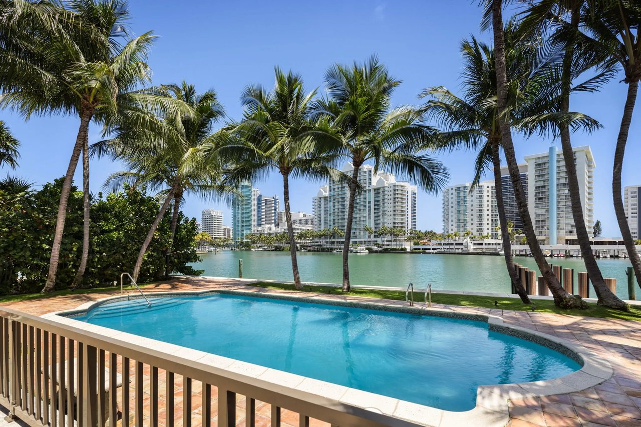 Pine Tree Drive, Miami Beach Waterfront