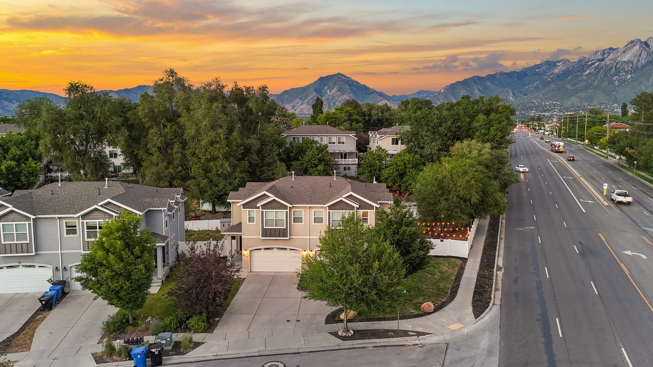 4475 S Lochnivar