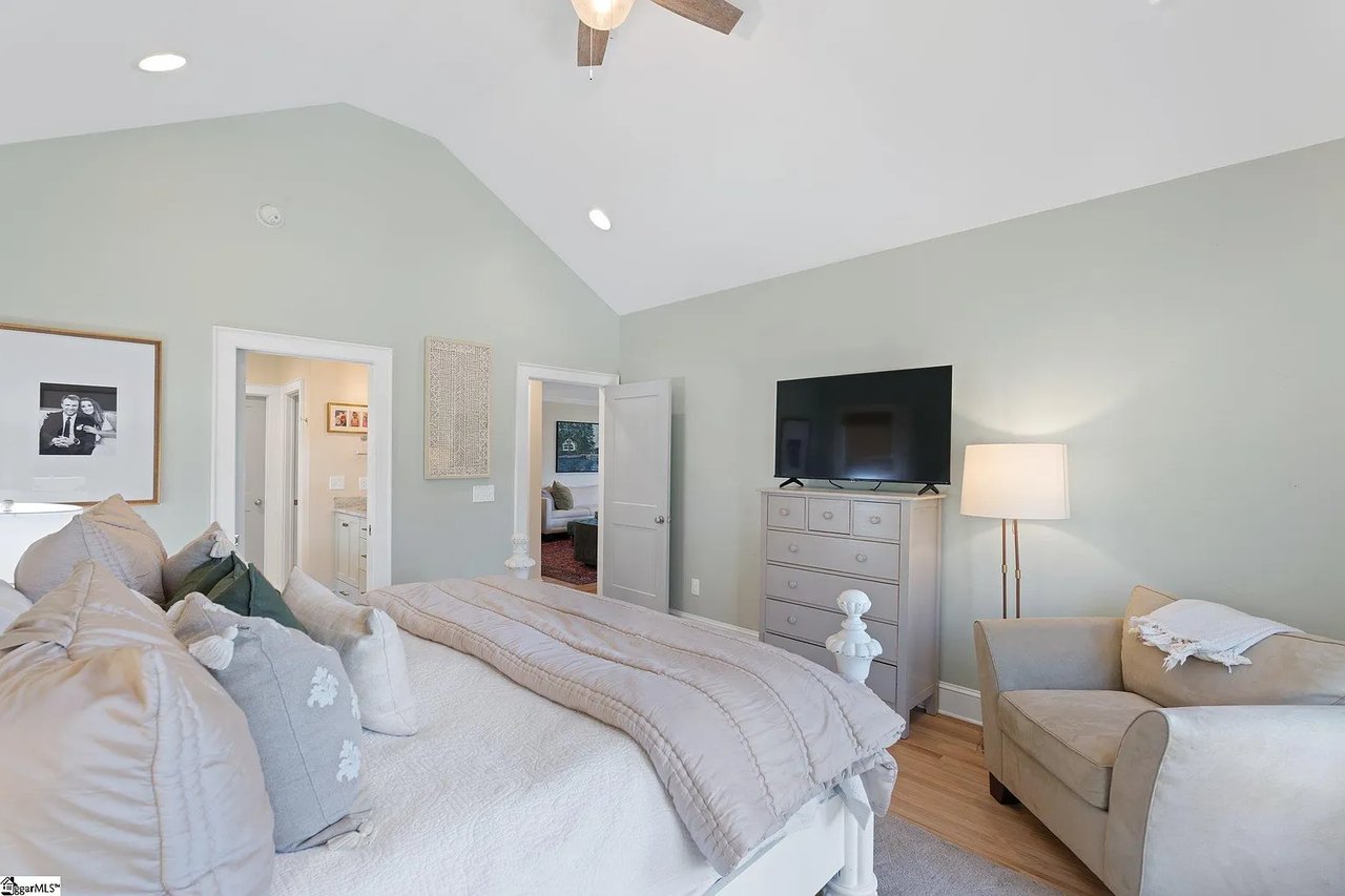 22 N Brookwood Dr