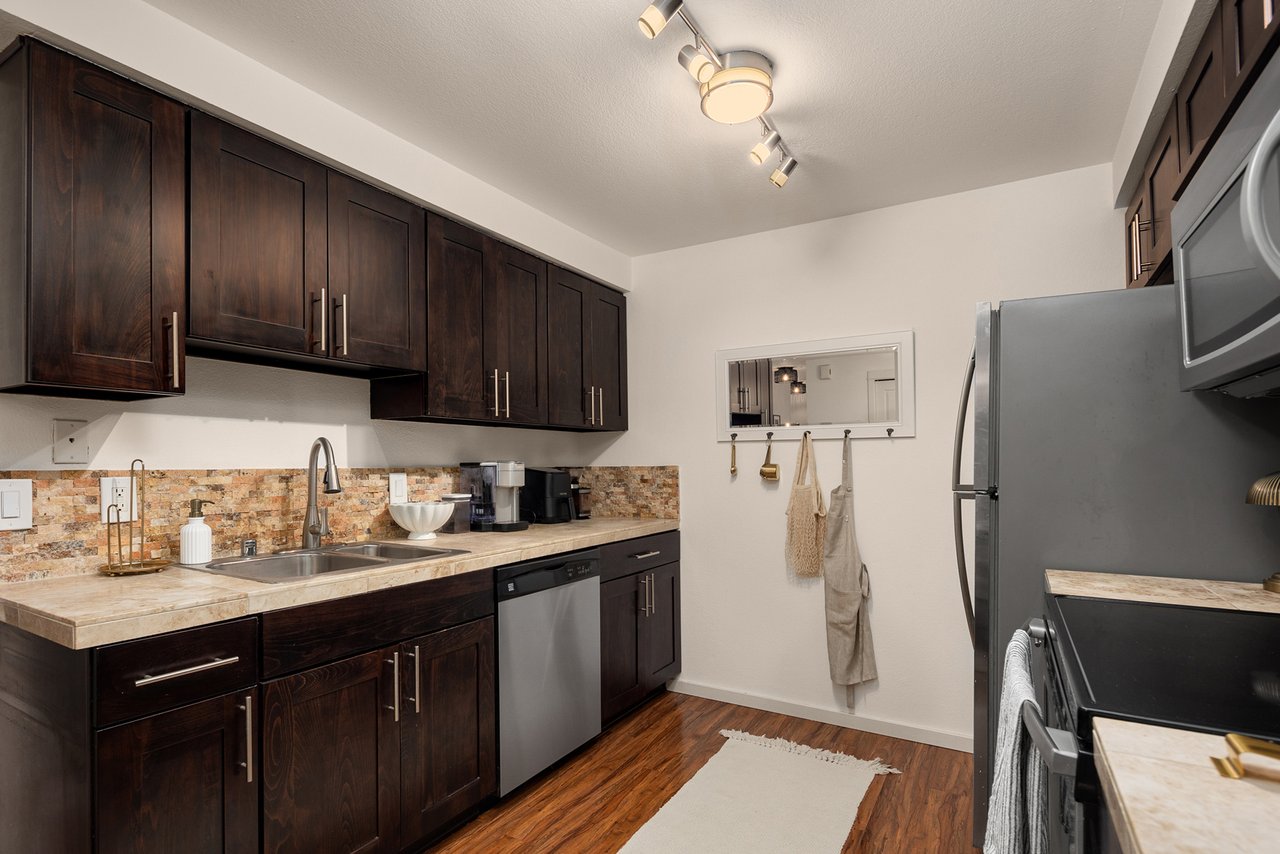 215 9th Street Unit: D102