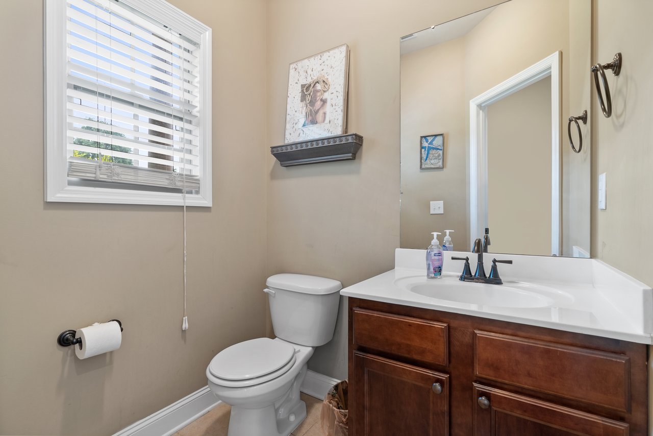 Stylish Comfort in Harvest – Spacious Gem with a Bonus Room! 