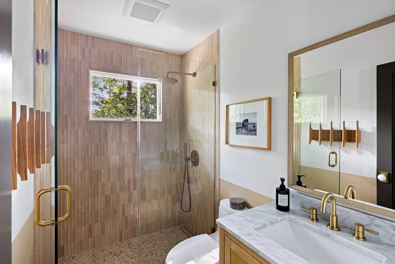 7 Wooded Oak Lane, East Hampton