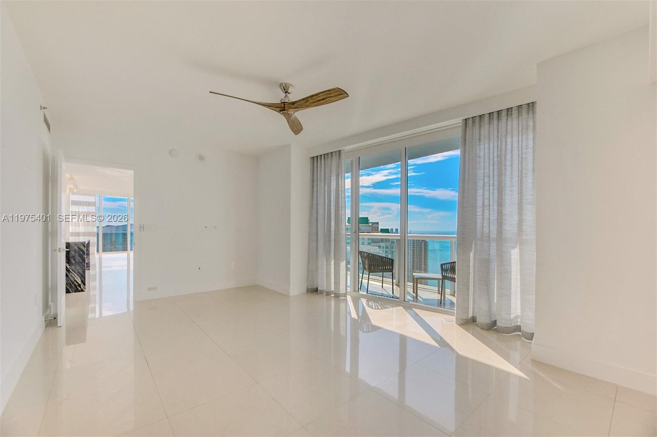 465-brickell-avenue-4301-unit-for-sale-living-area-bedroom