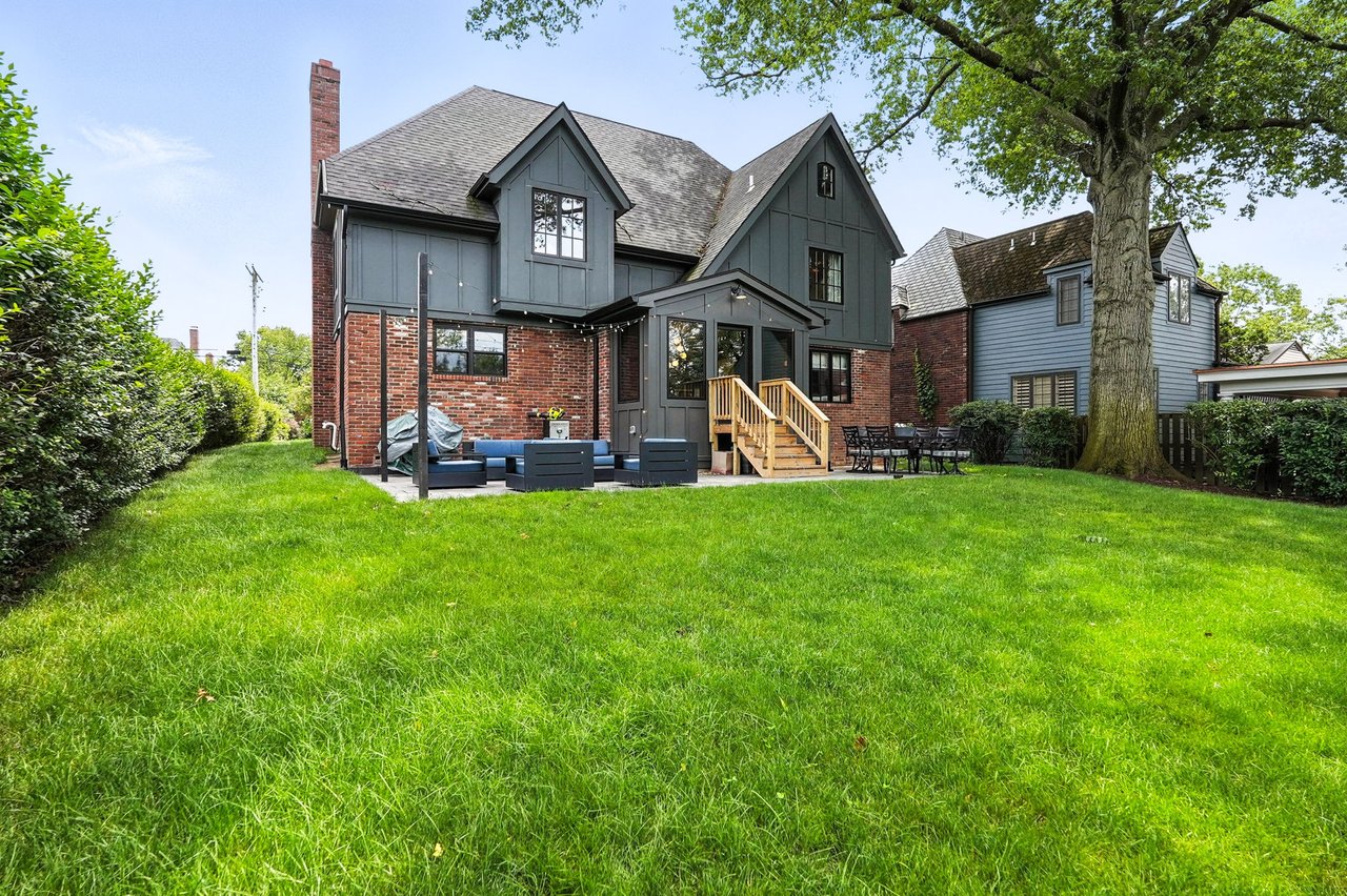 86 Standish Blvd