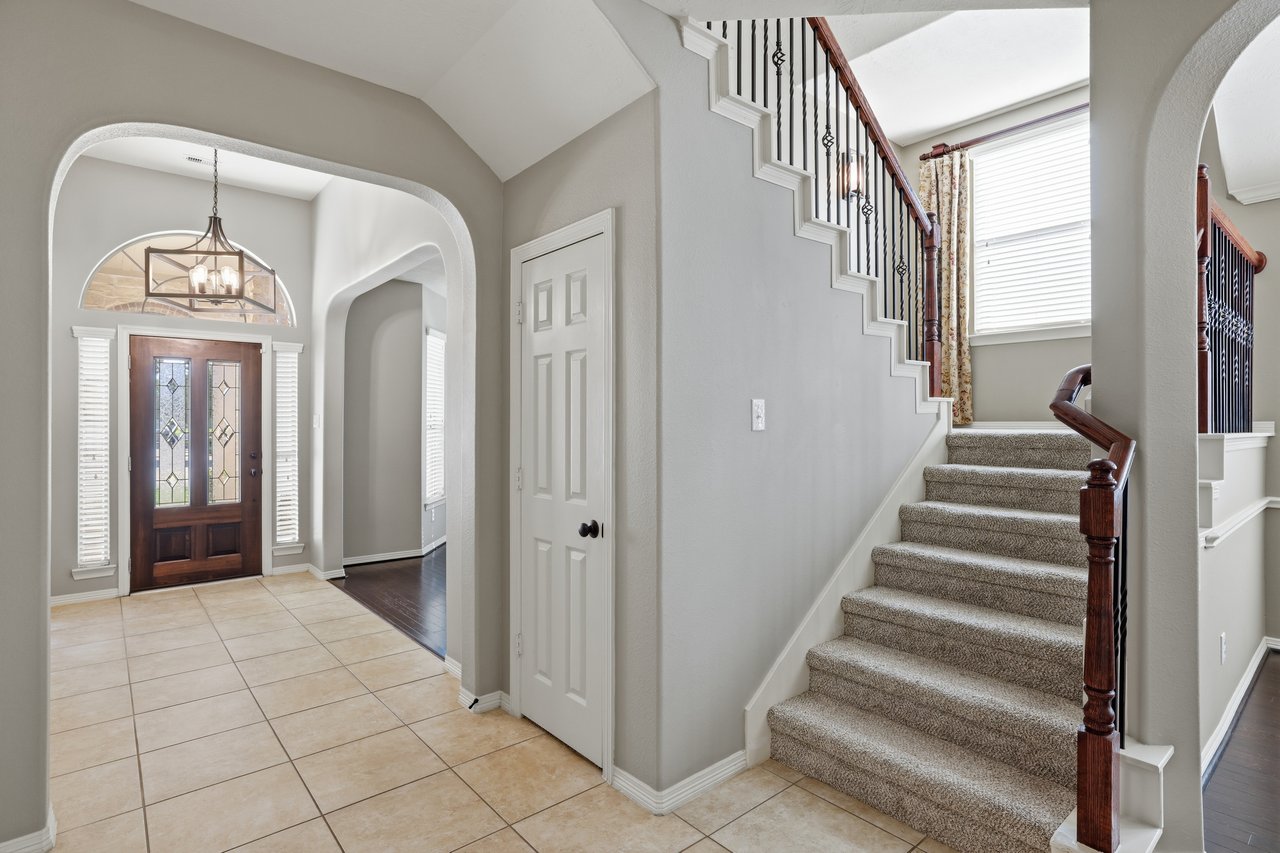 2412 Via Montesano