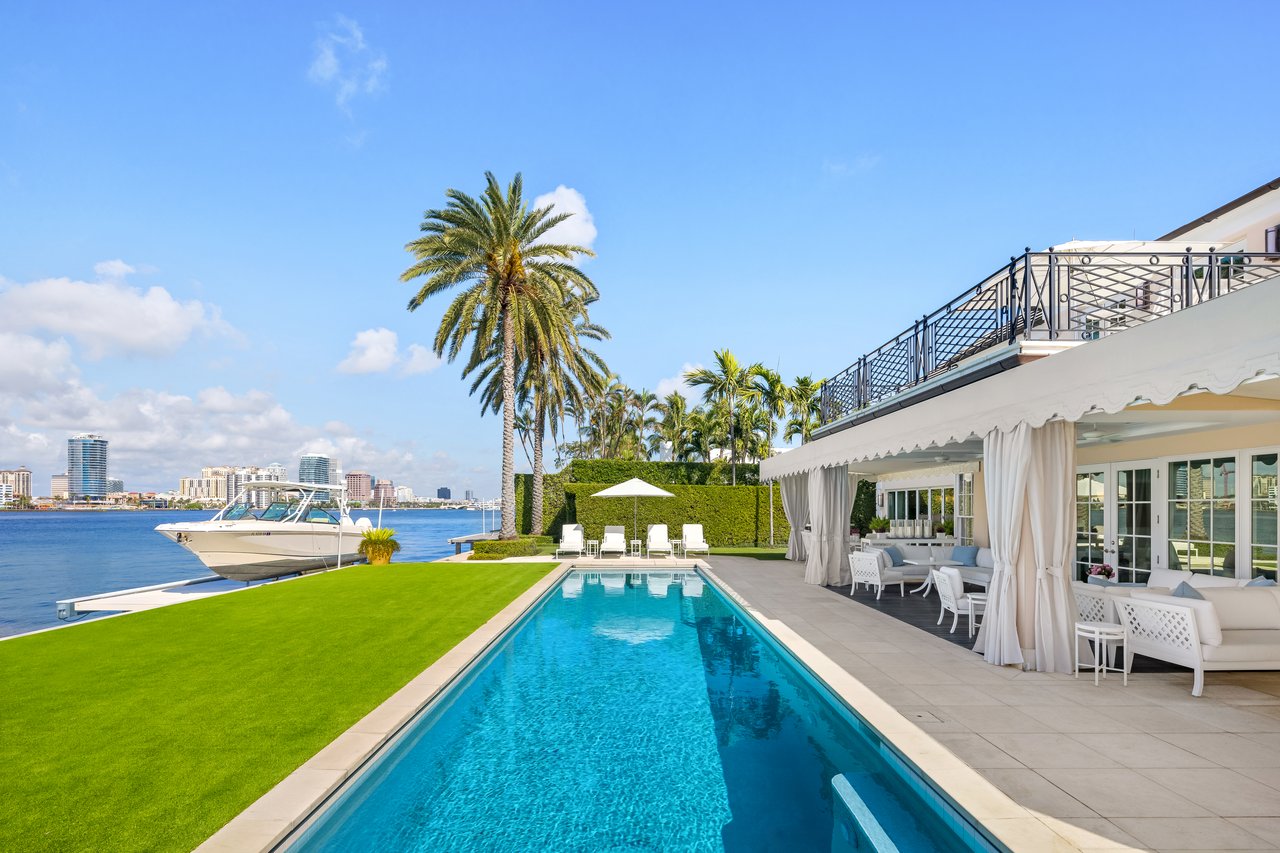 Georgian Waterfront Mansion on Everglades Island