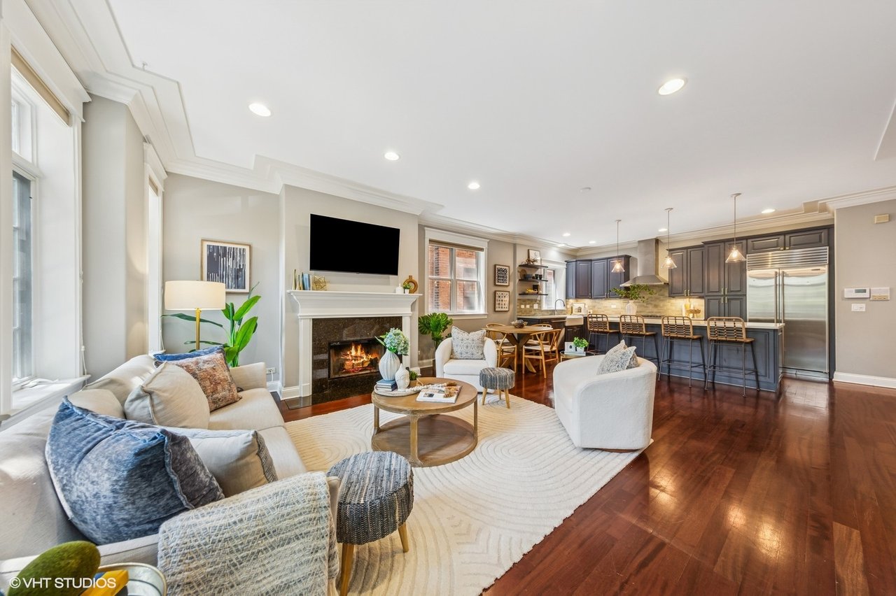 1244 W Cornelia Unit 1 