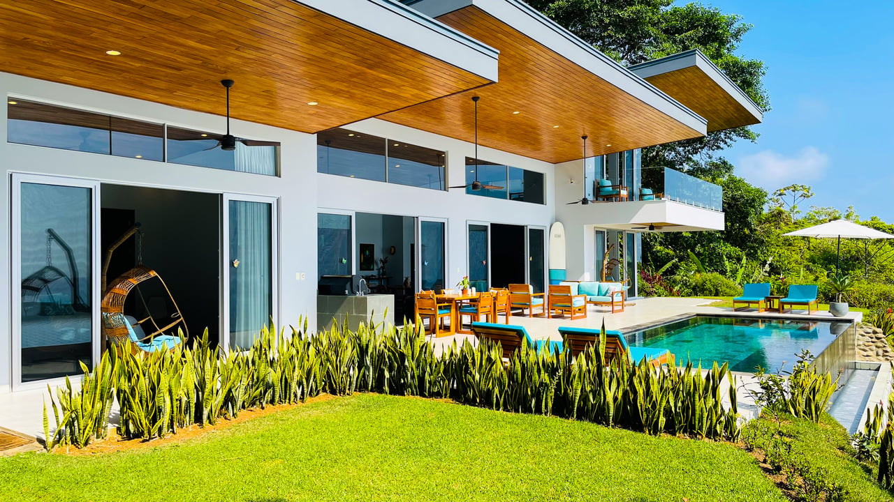 Modern House with Ocean view in Costa Verde Estates