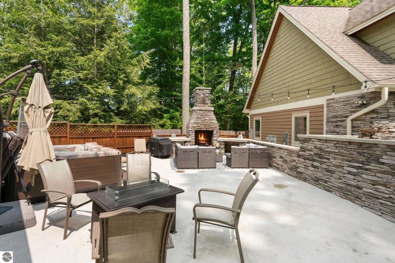 7105 SE Torch Lake Dr
