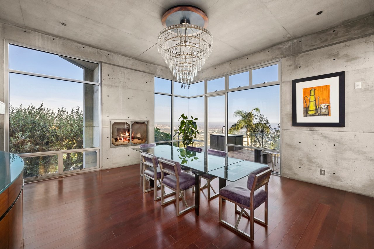 2260 Sunset Plaza Dr