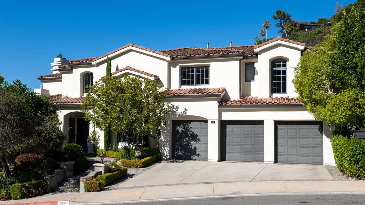 3686 Benedict Canyon Ln, Sherman Oaks 