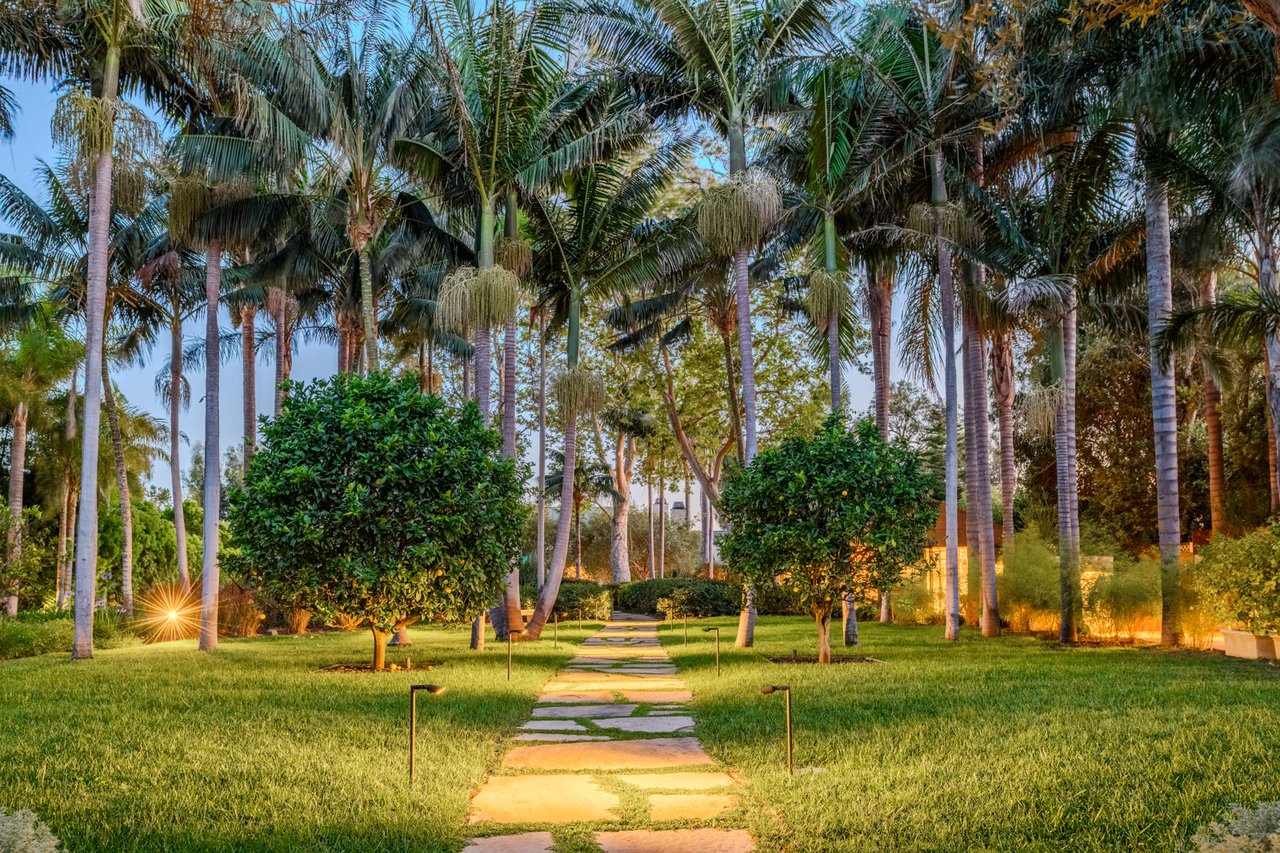 6625 Zumirez Dr