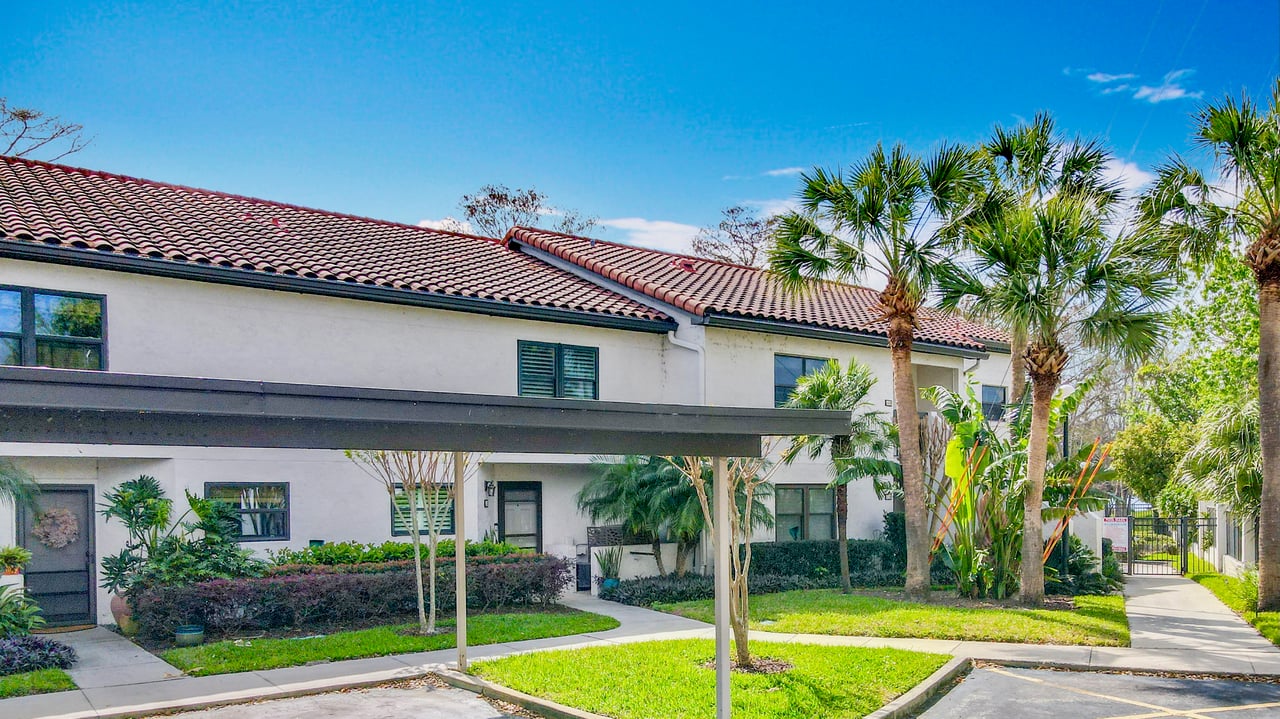 Luxury Lakefront Winter Park Condominium for Lease