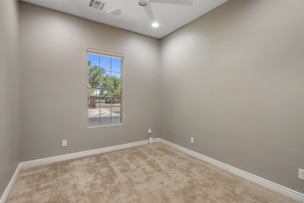 2932 E Madison Vistas