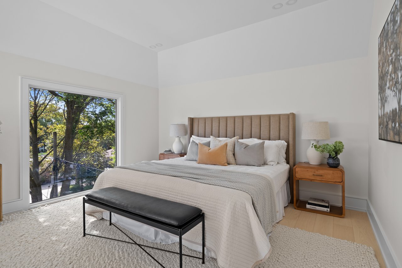 44 Sunnypoint Crescent