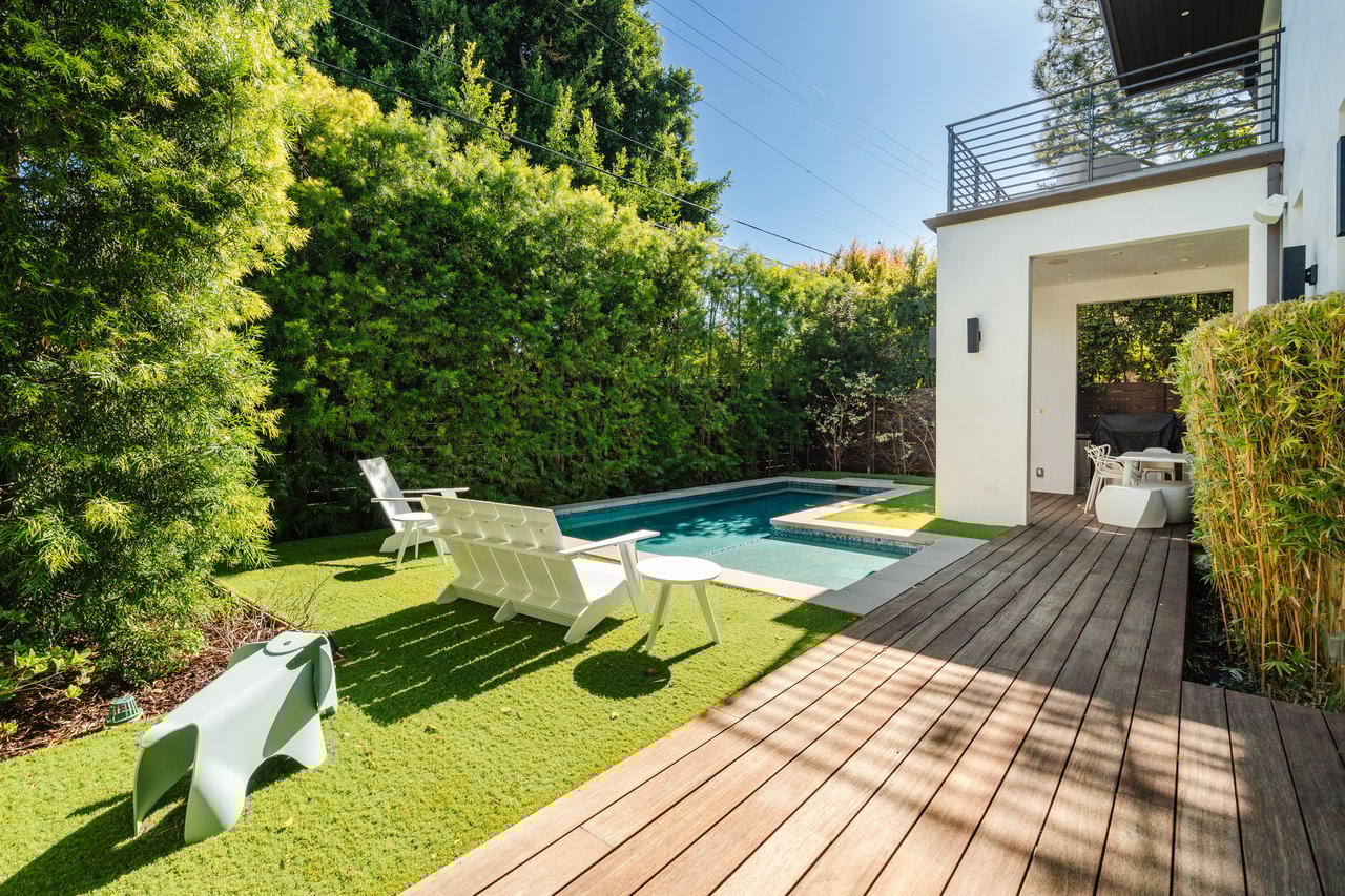 536 N Arden Blvd, Larchmont