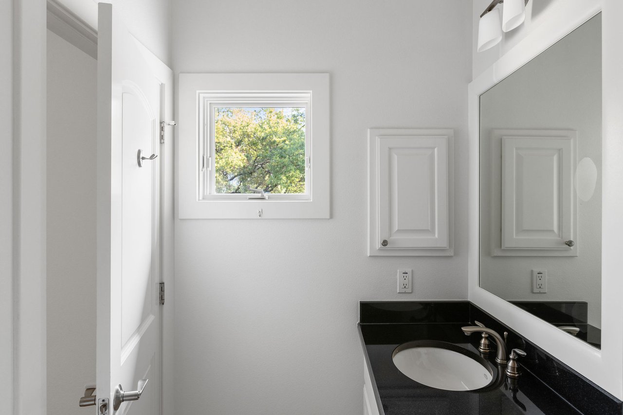 Charming Deep Eddy Retreat in the Heart of Central Austin