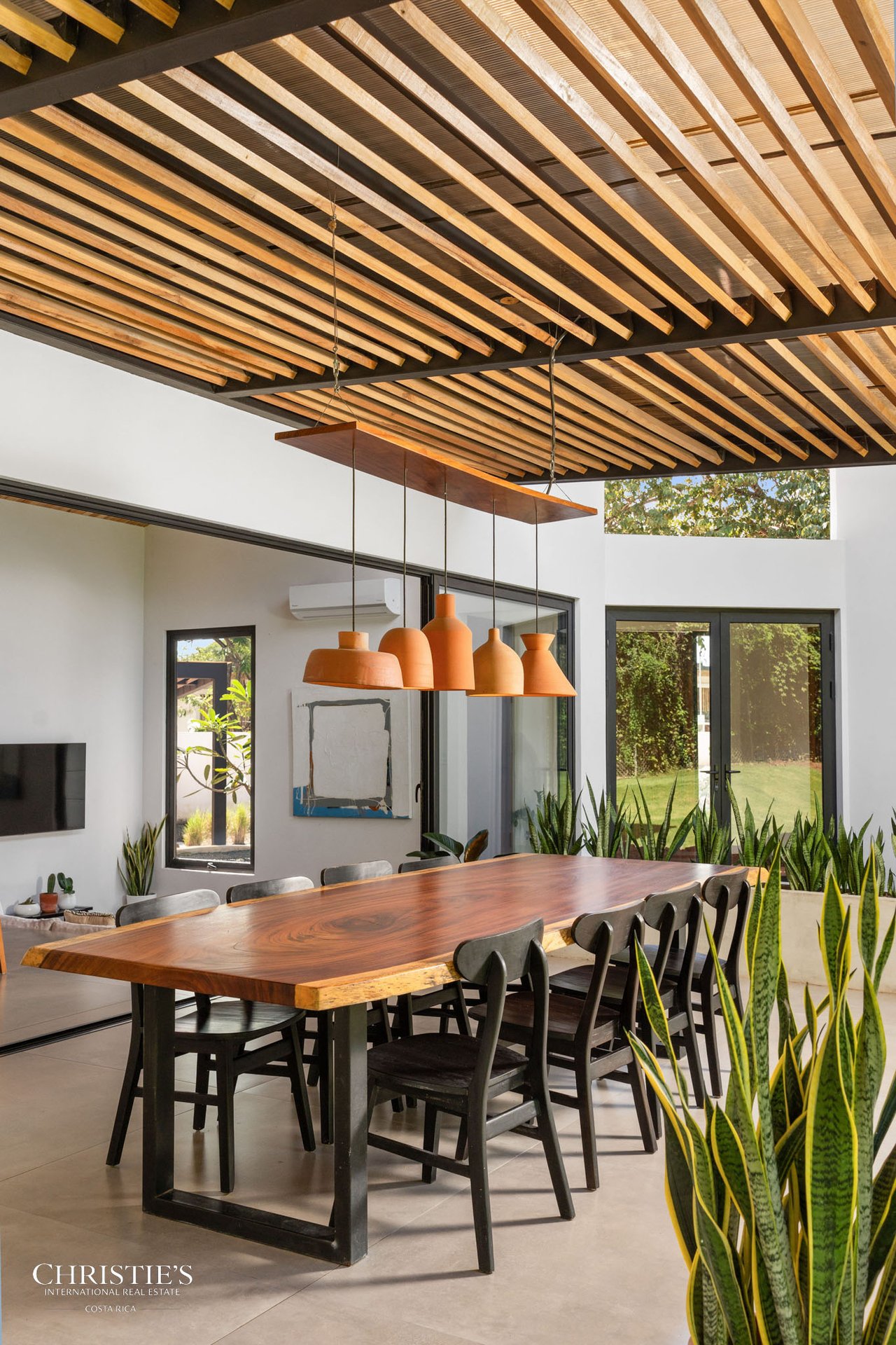 Casa Lola – Contemporary Beachside Oasis in Playa Grande