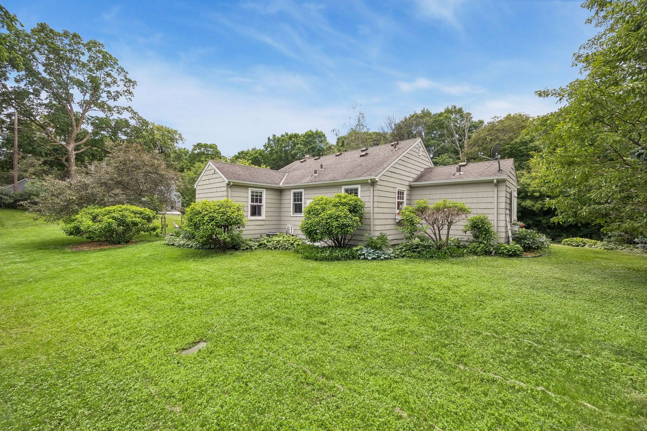 20600 Carson Road, Deephaven