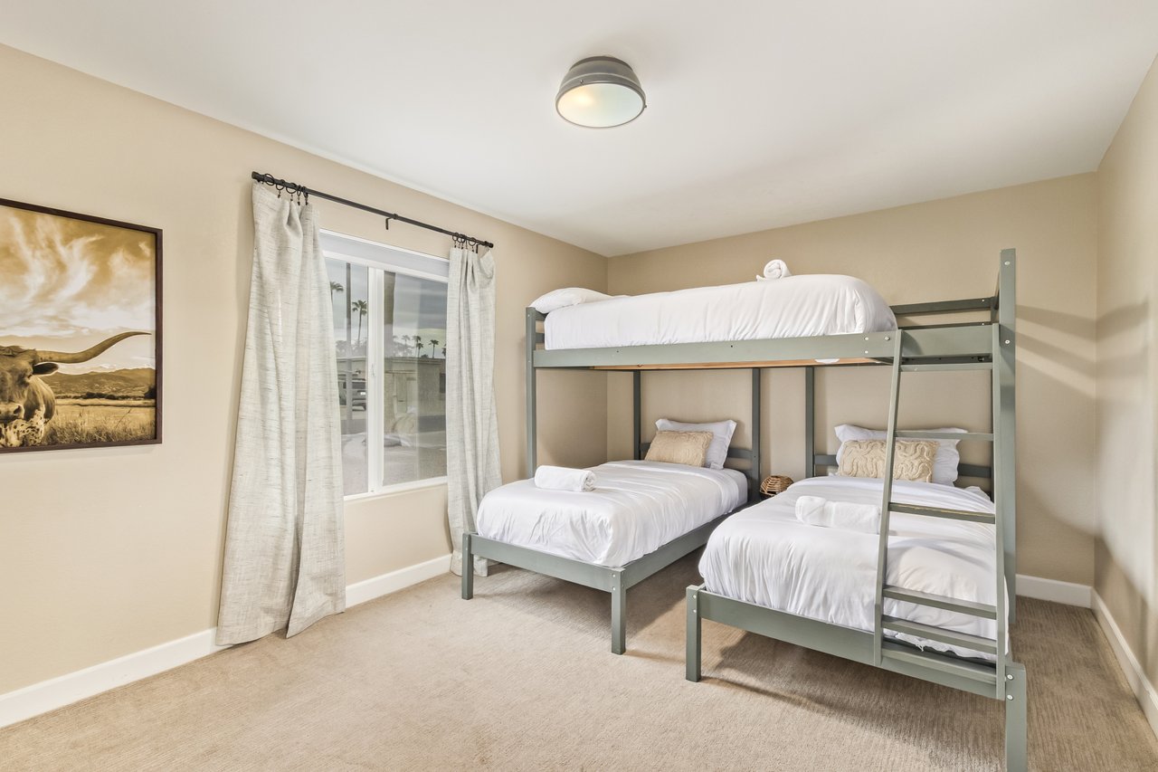 5839 E VOLTAIRE Avenue