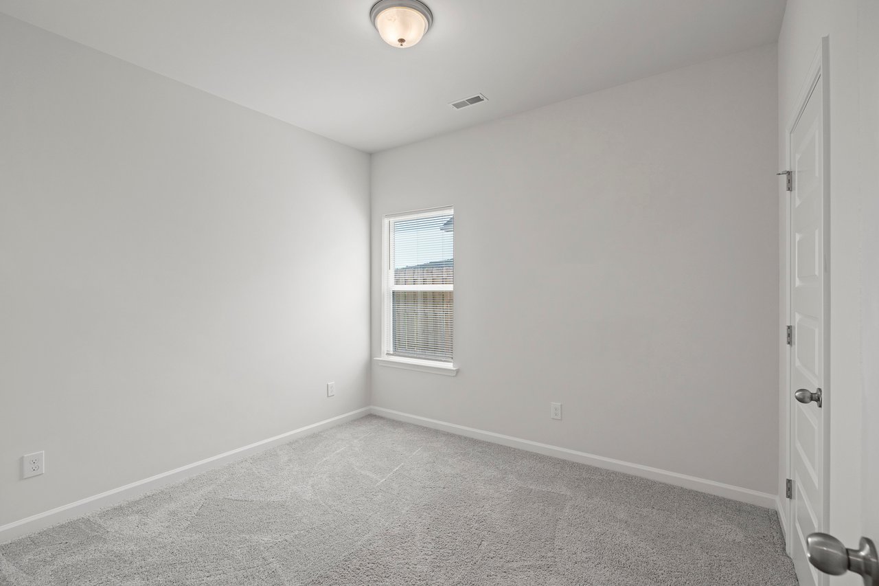 3-Bed, 2-Bath with Bonus Space & Mountain Views