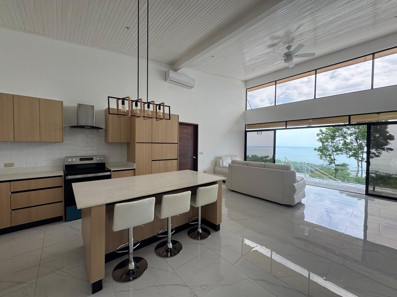 Modern Elegance Meets Incomparable Views, 3BDR&3Baths Home