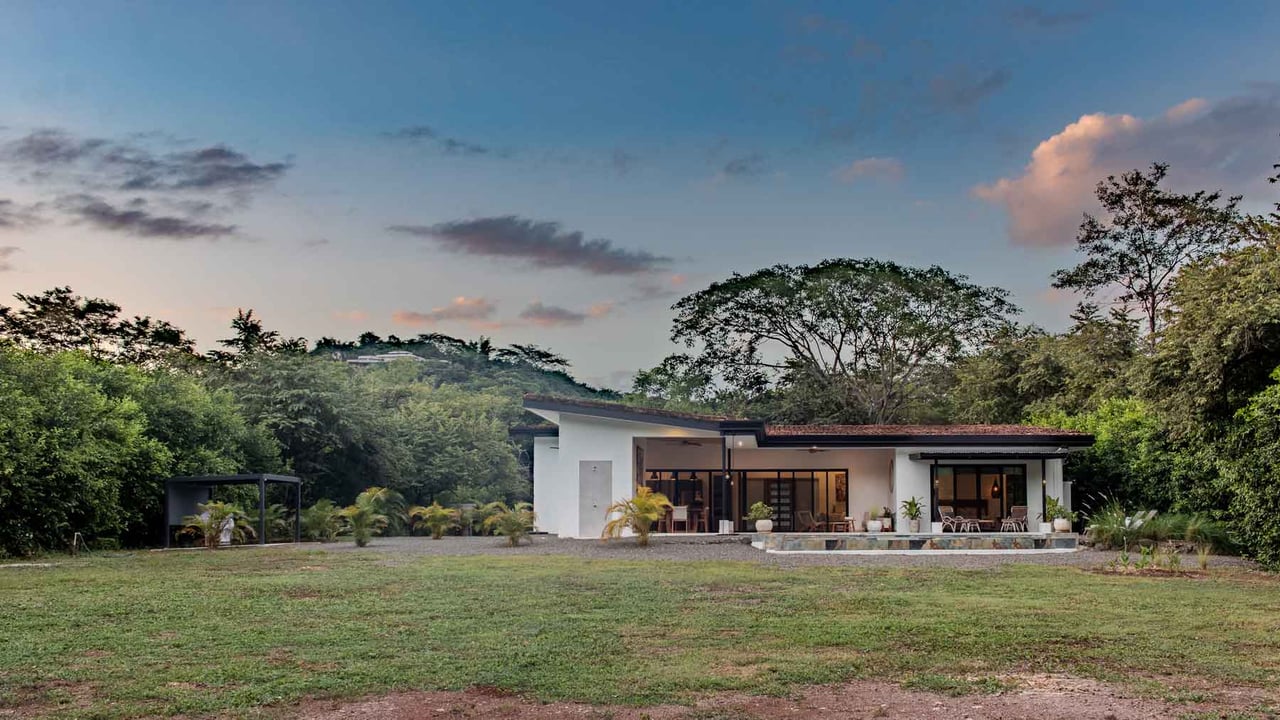 Casa Bromelia Dorada | Stylish 3-Bedroom Home with Pool in Nature-Lovers’ Paradise