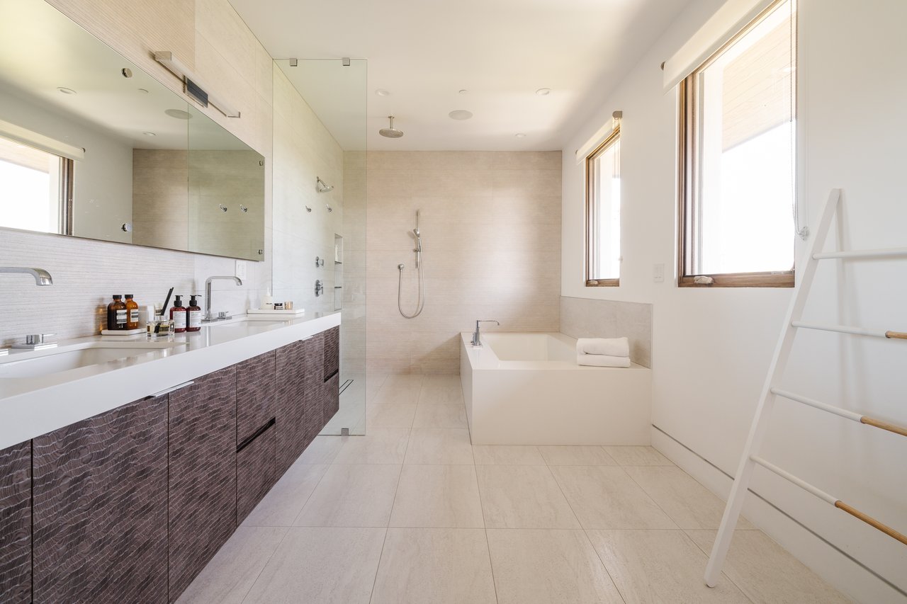 536 N Arden Blvd, Larchmont