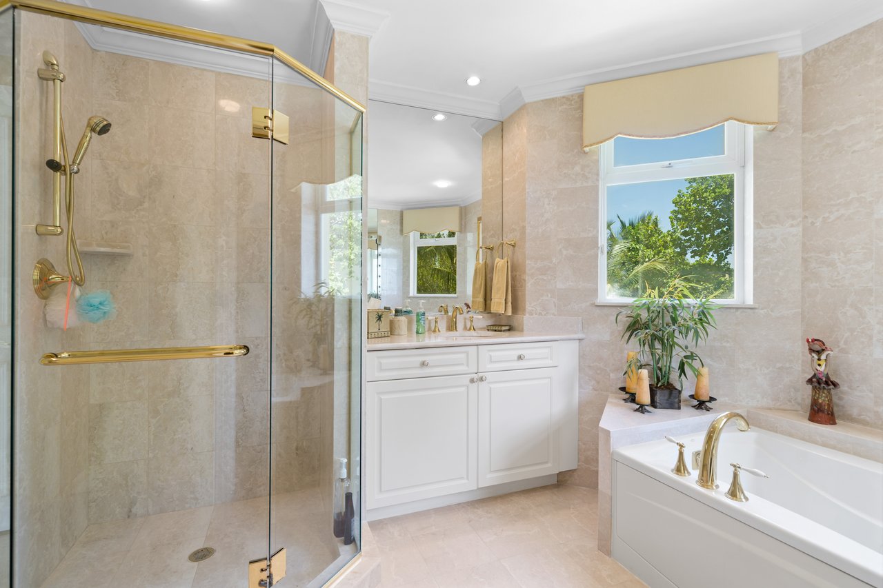 207 Beach Manor, Bayroc