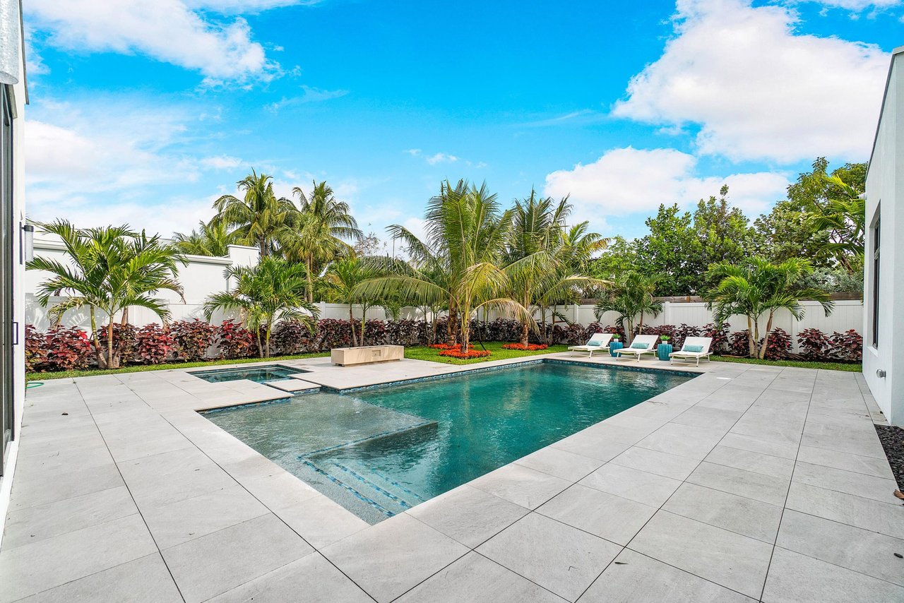 17 NW 15th St