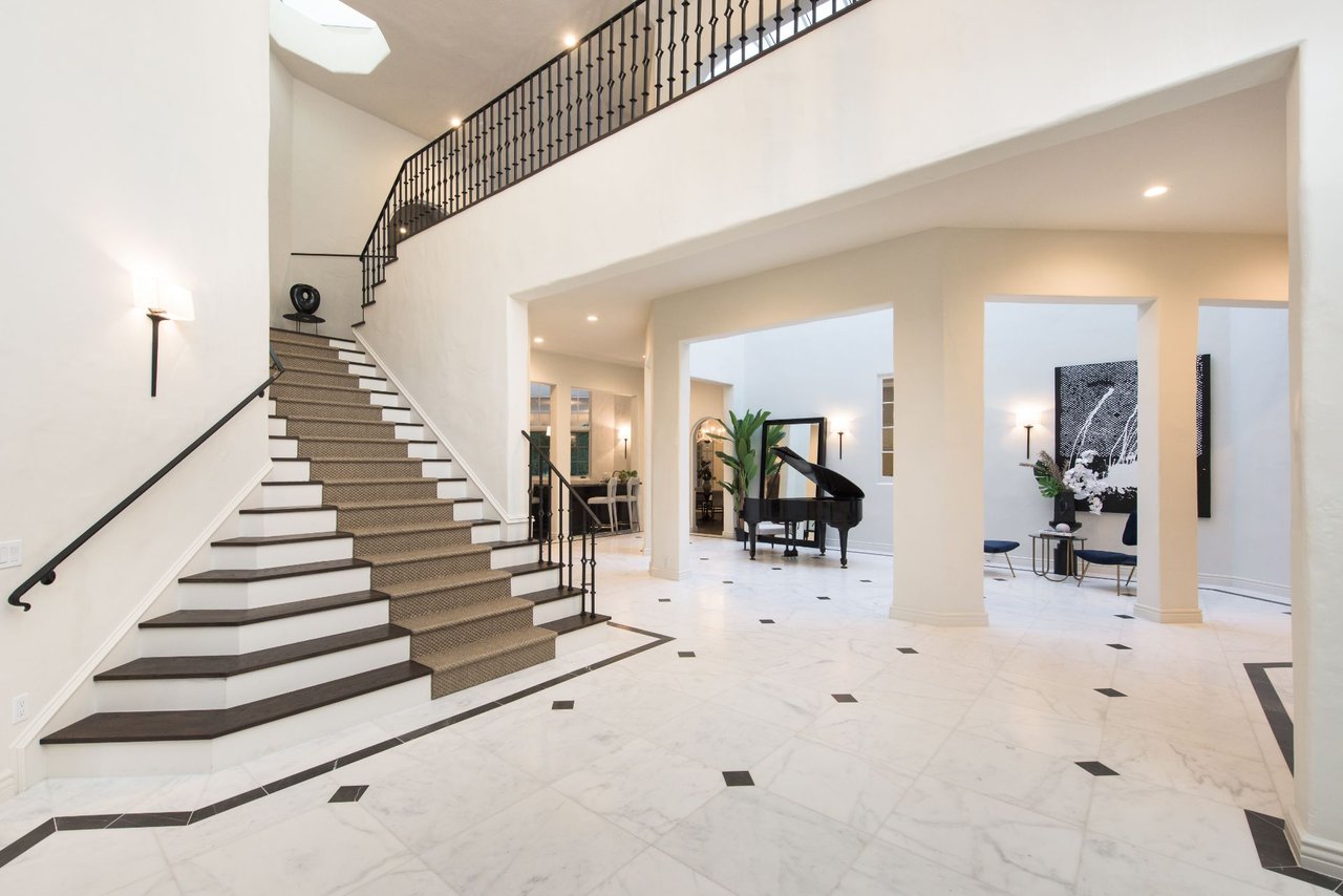 1275 Benedict Canyon Dr
