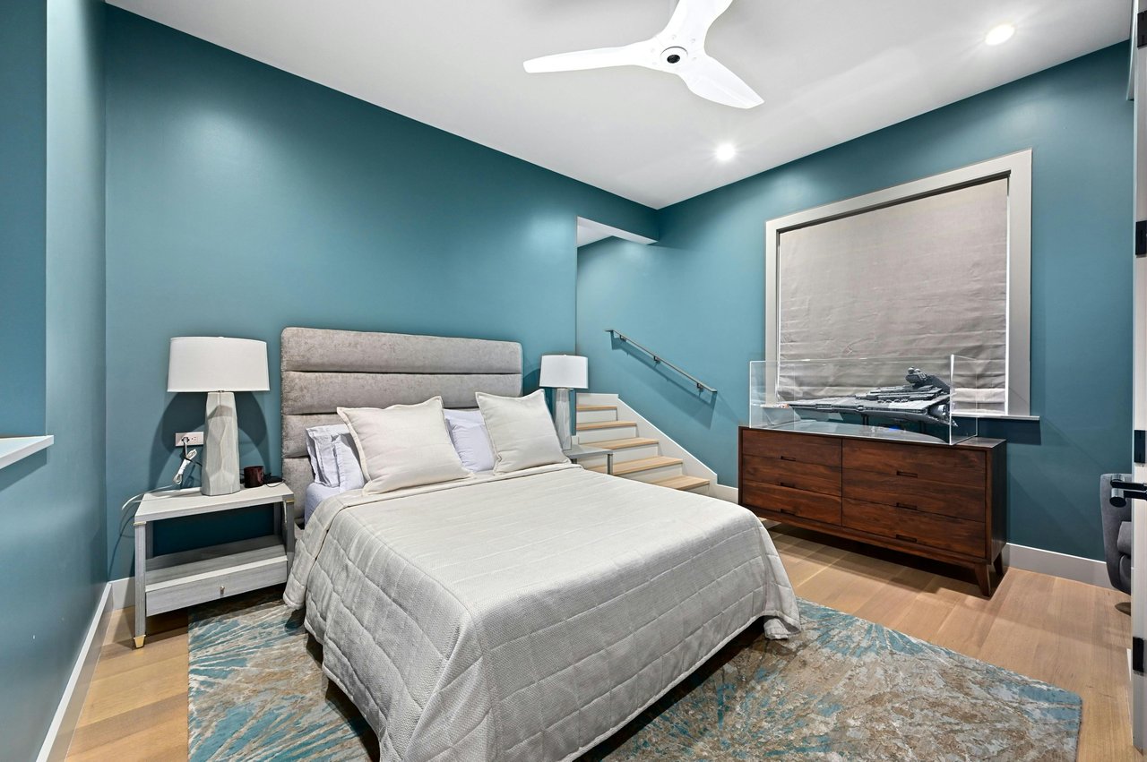 4705 & 4709 Island CV